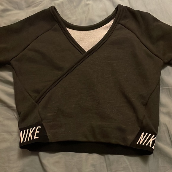 Nike Crop Top - Picture 2 of 5